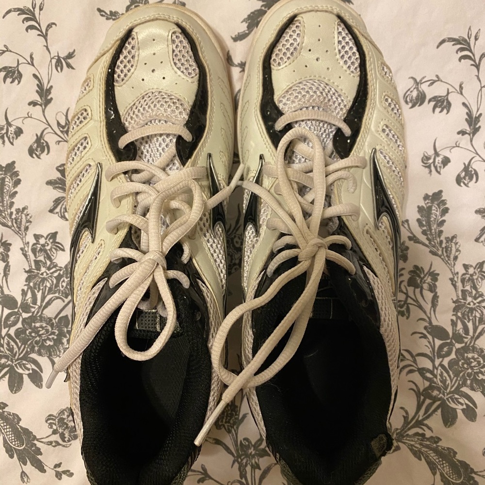 Mizuno volleyball shoes